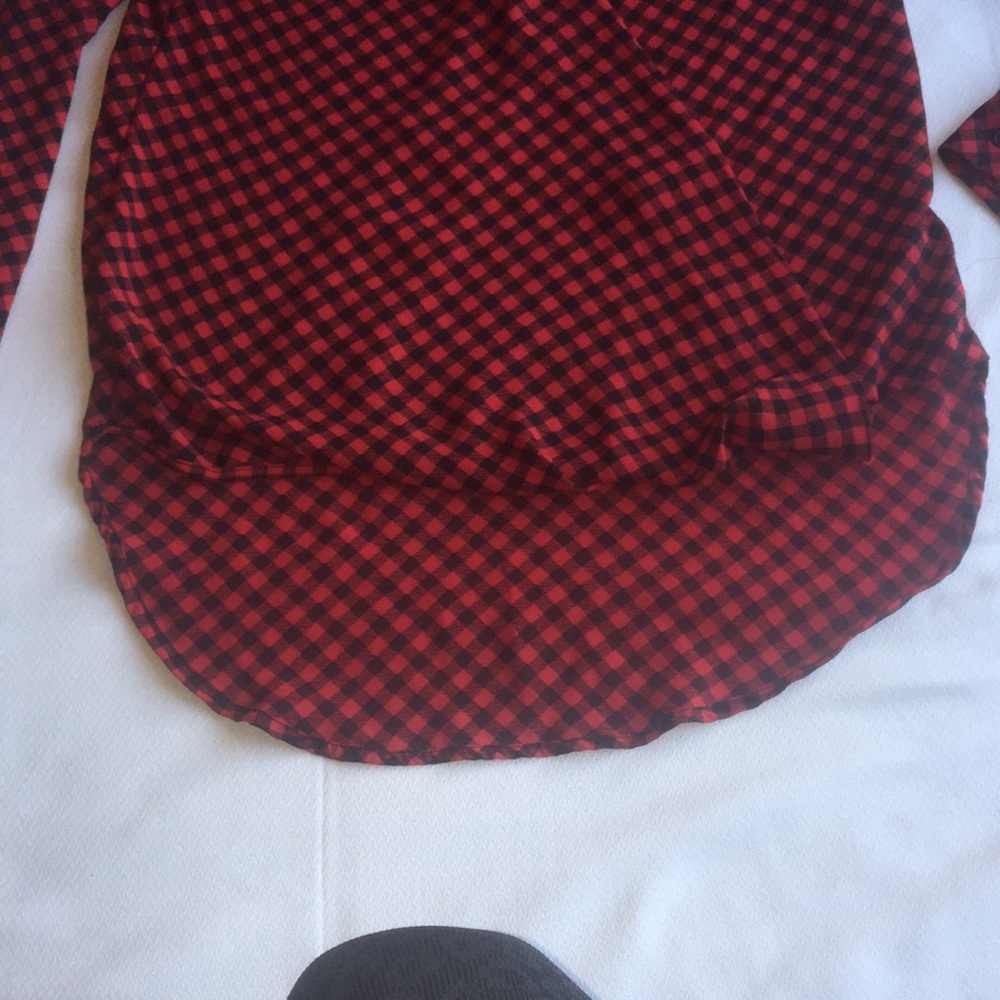 Red and black patterned long sleeve blouse - Picture 5 of 6